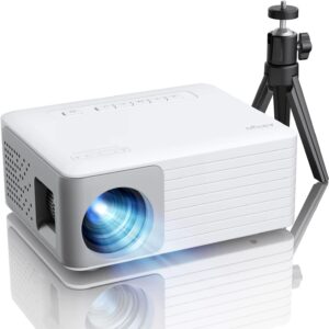 Mini Proiettore, AKIYO O1 LED Video Proiettore Portatile, Supporto Full HD 1080P, ±15° Keystone, 25% Zoom, Home Theater Movie, per Phone/TV